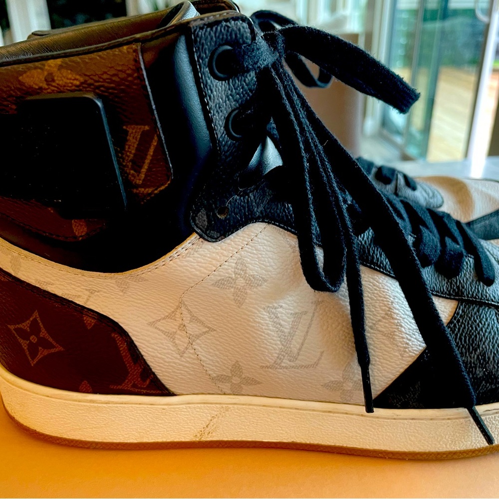 👟  ⭐️ Louis Vuitton high tops.